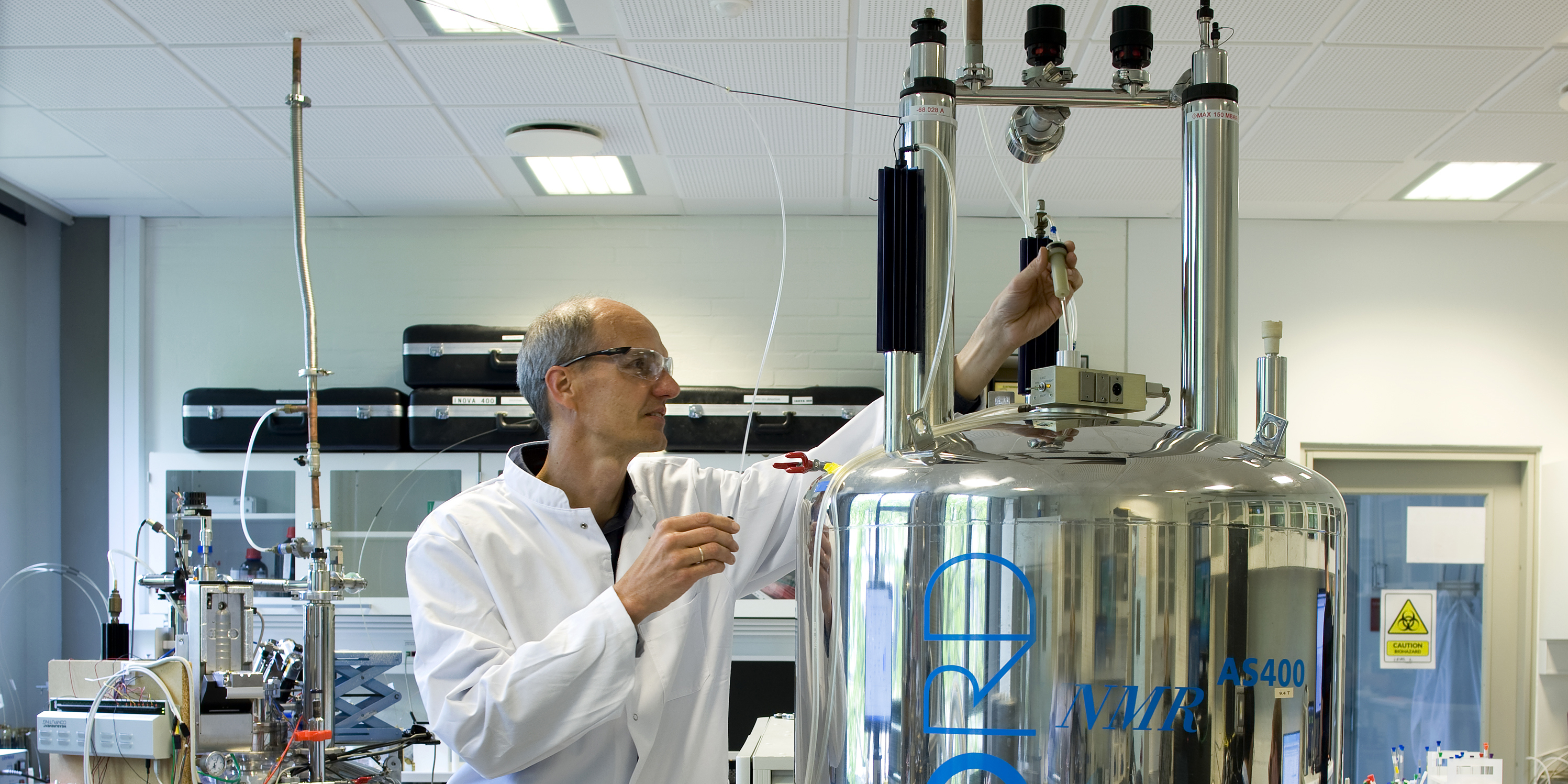 Jan Ardenkjær-Larsen i NMR laboratoriet. Foto: Torben Nielsen